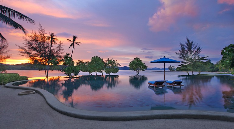 hotel-infinity-pool-lux3714po-109852-vi-770x425