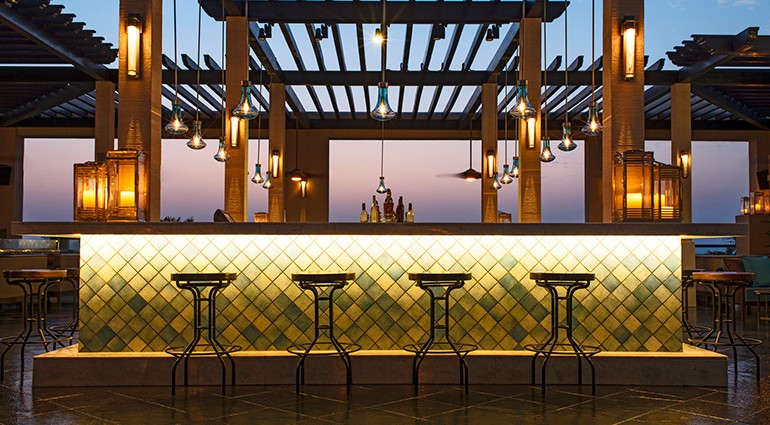 Starwood-Hotels-Rooftop-Bar-Le-Meridien-Dubai-mer1897re-134772-vi-770x425